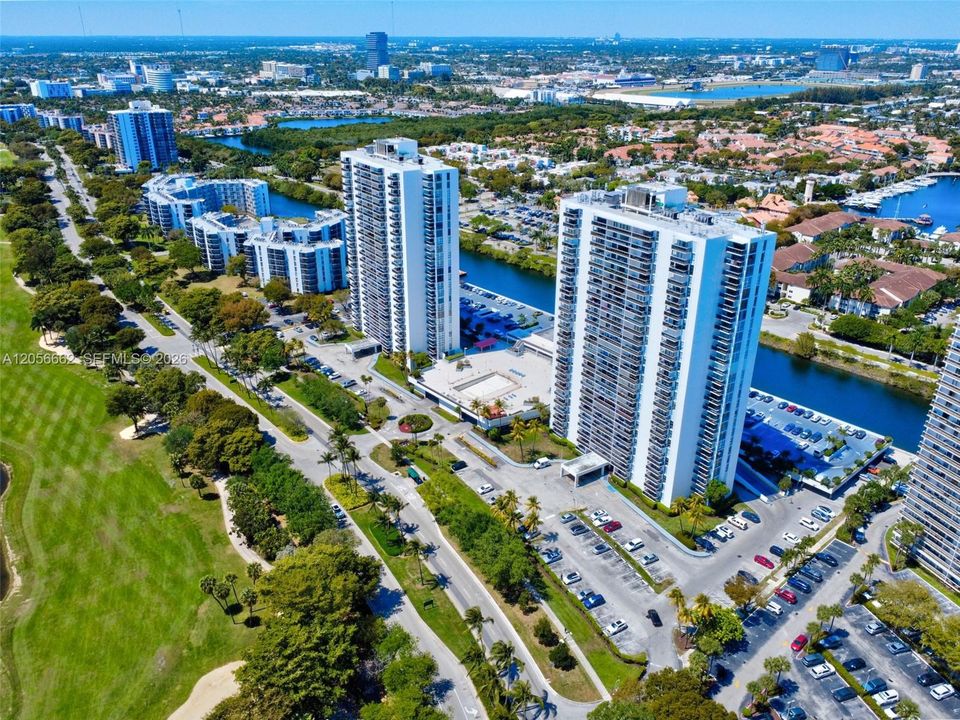 На продажу: $360,000 (2 спален, 2 ванн, 1079 Квадратных фут)