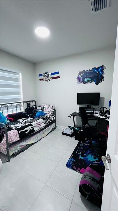 Activo con contrato: $2,300 (3 camas, 3 baños, 0 Pies cuadrados)