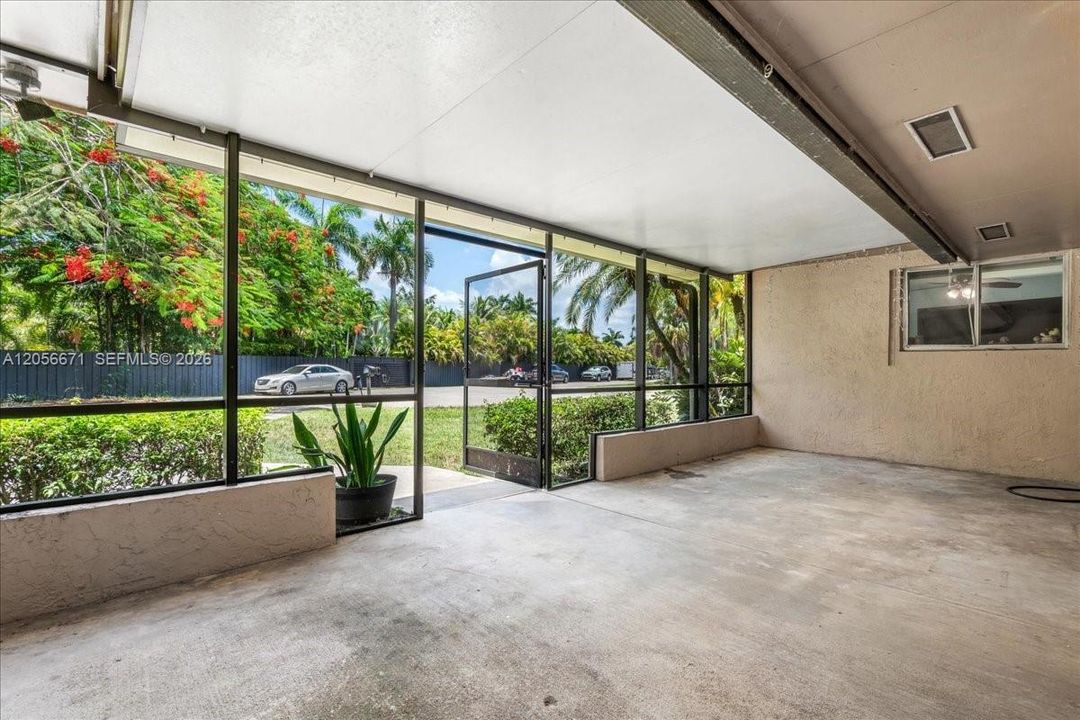 Screened patio entrance to front door
