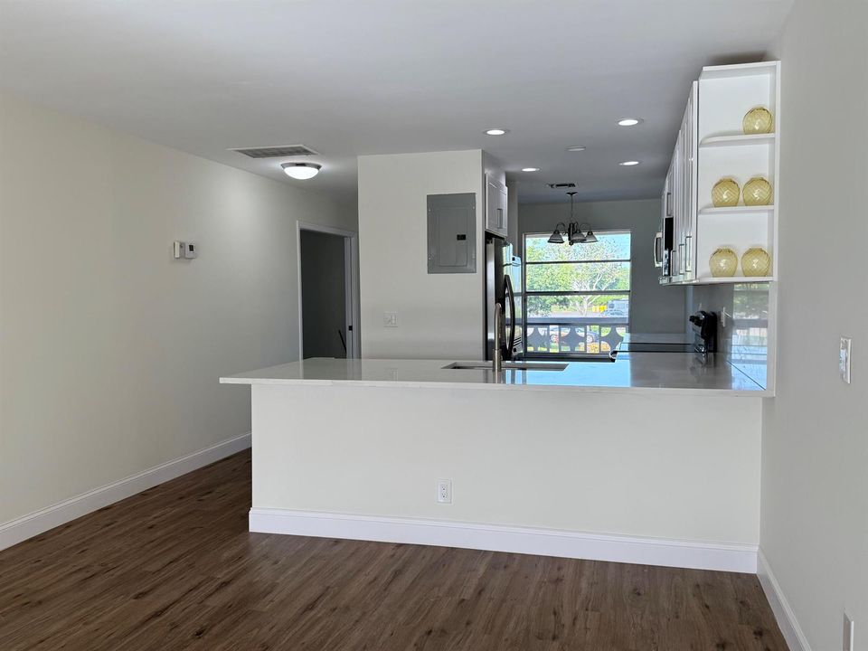 OPEN KITCHEN