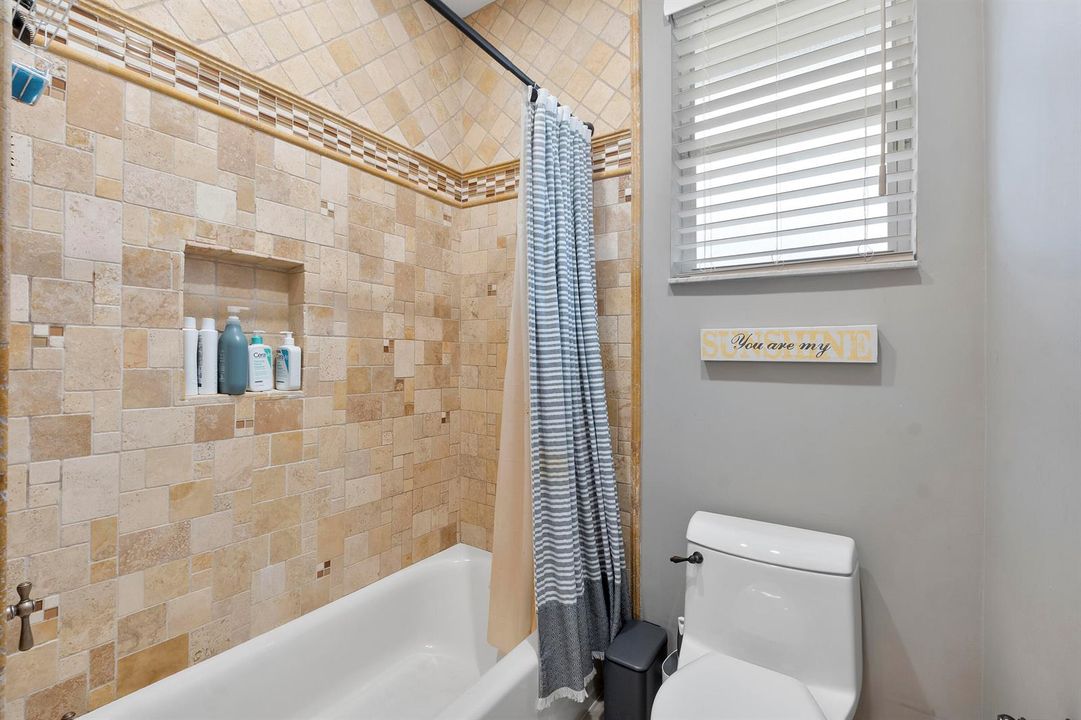 9317 NW 62nd Ct_020