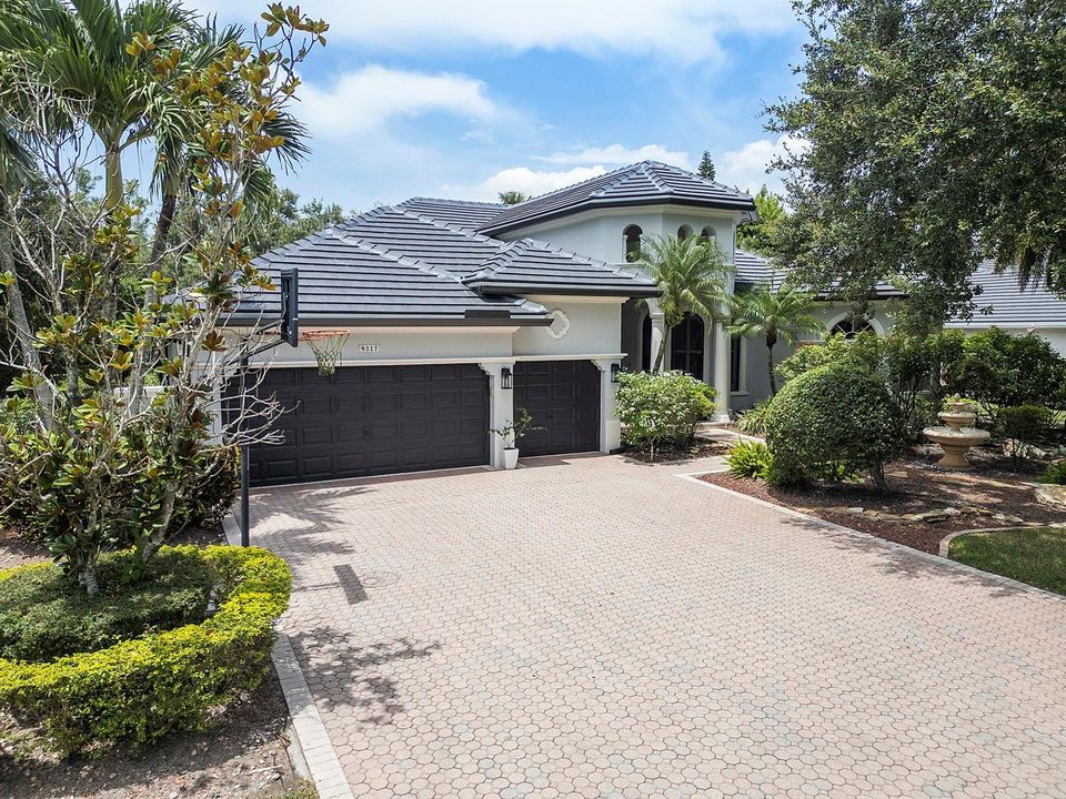 9317 NW 62nd Ct_005