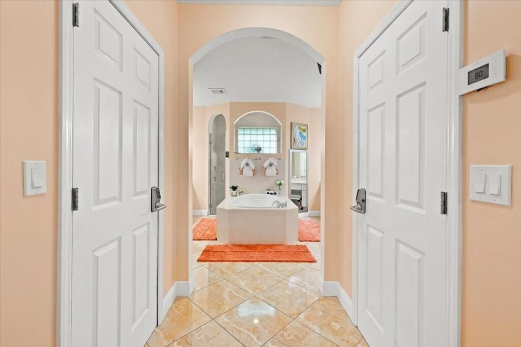 32-Master Bathroom