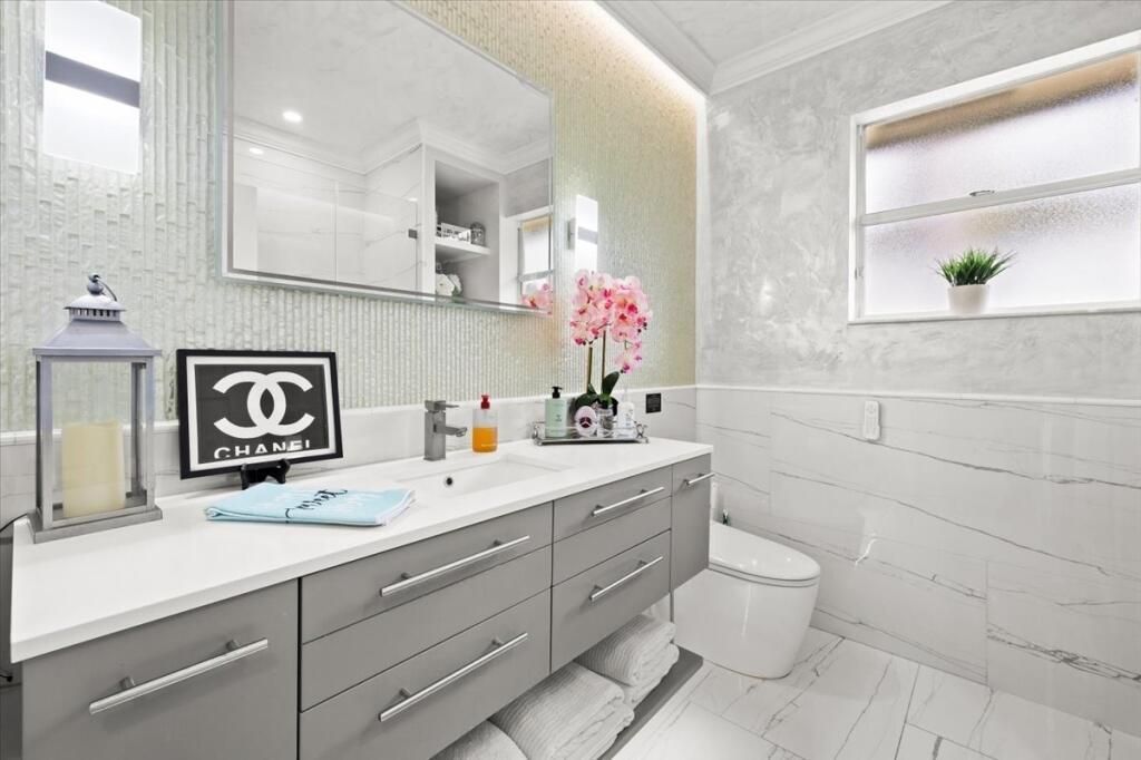 41-Full Bathroom