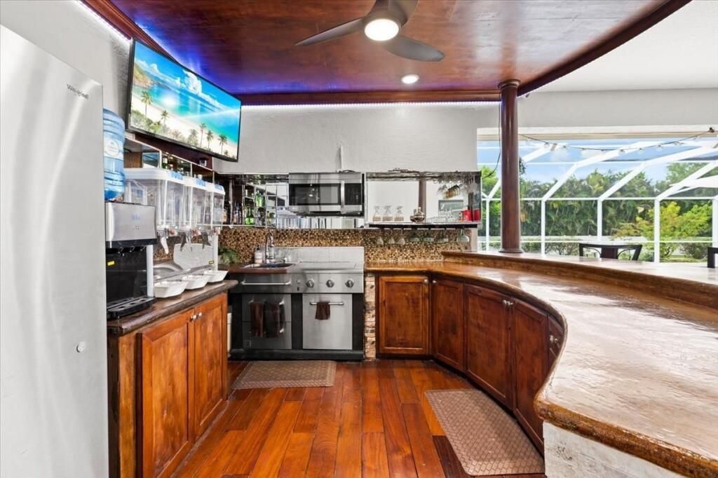 54-Wet-Bar-Outdoor Kitchen