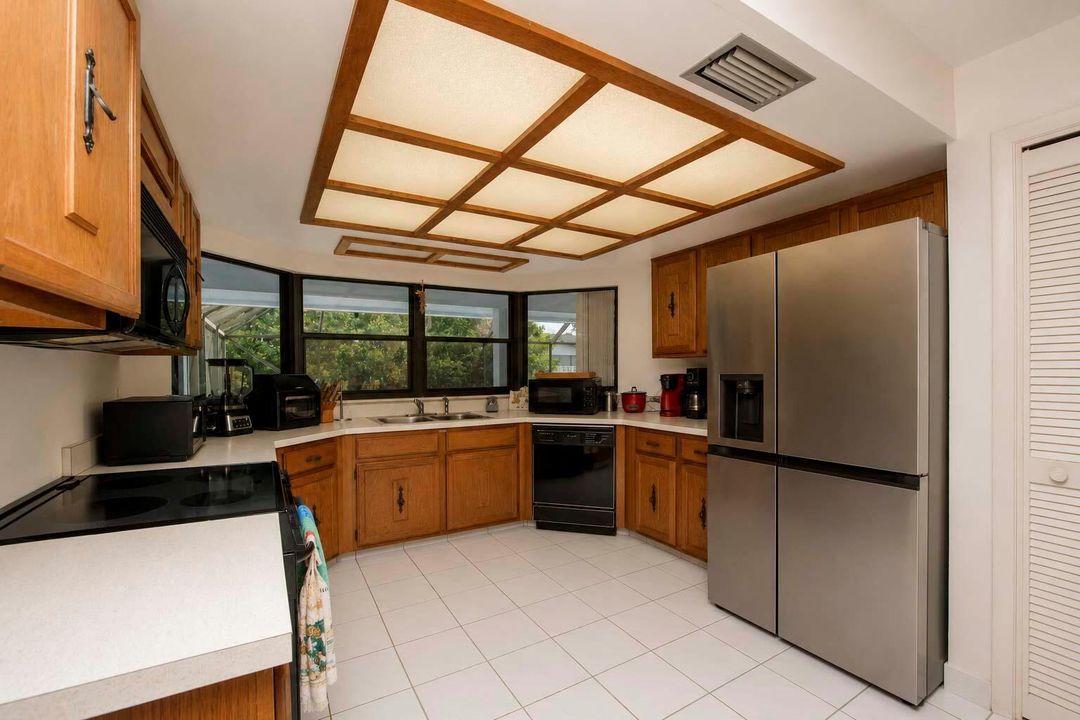 06- Kitchen (1)