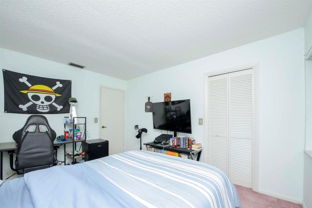 14- 3rd bedroom (2)