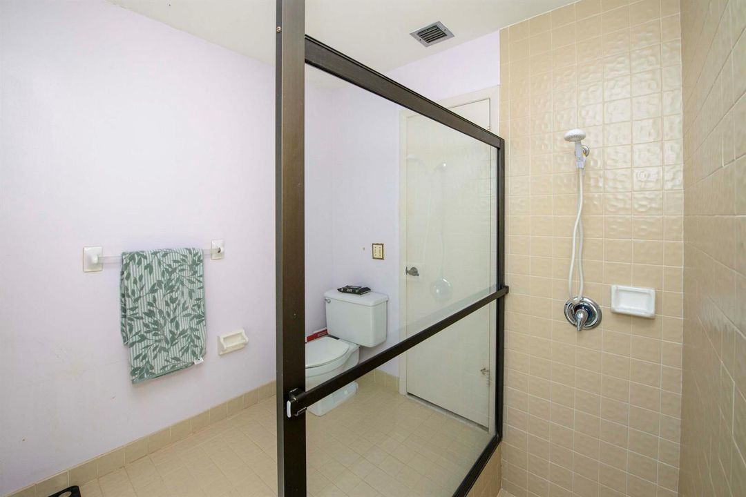 10- Master bathroom (4)
