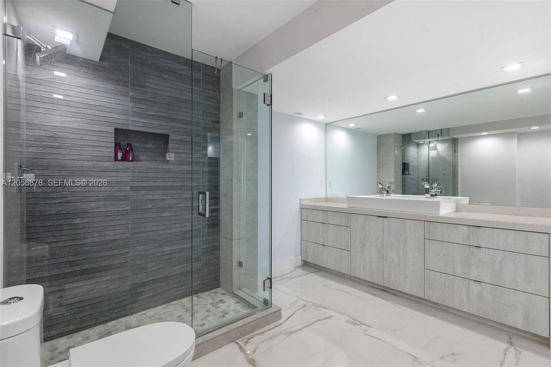 For Rent: $4,500 (2 beds, 2 baths, 1190 Square Feet)