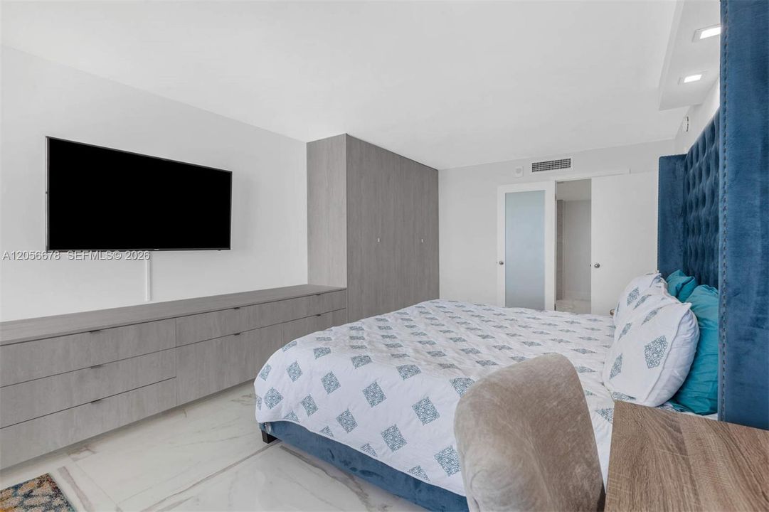 For Rent: $4,500 (2 beds, 2 baths, 1190 Square Feet)