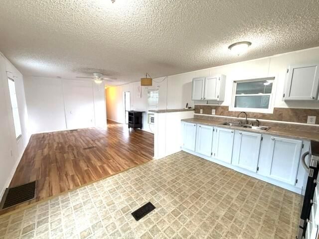 Kitchen/ Living Room