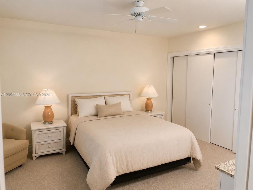For Sale: $450,000 (1 beds, 1 baths, 986 Square Feet)