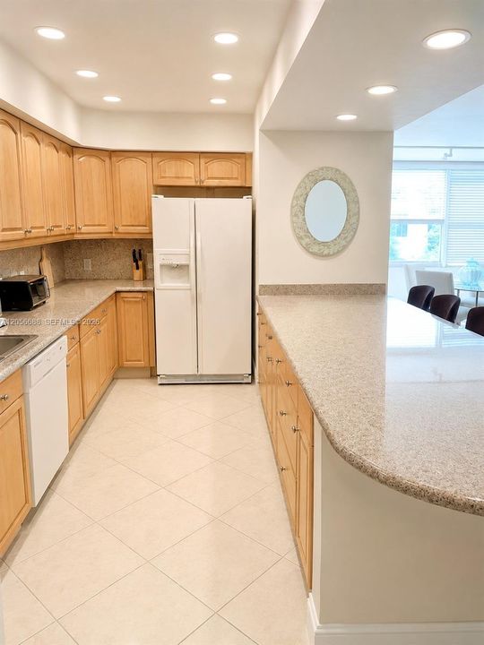 For Sale: $450,000 (1 beds, 1 baths, 986 Square Feet)