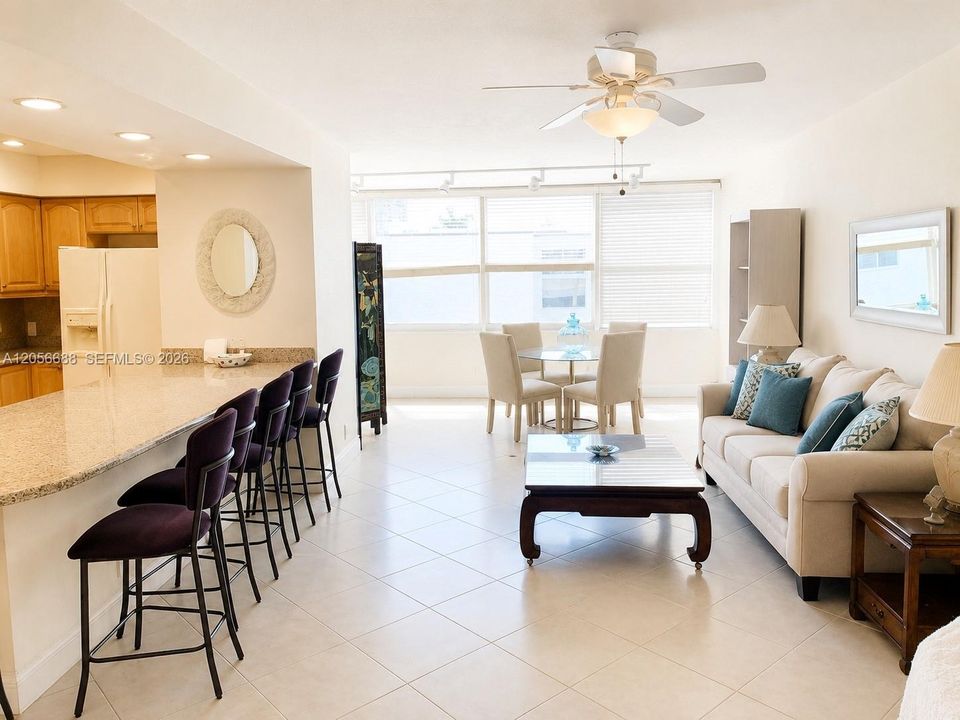 For Sale: $450,000 (1 beds, 1 baths, 986 Square Feet)