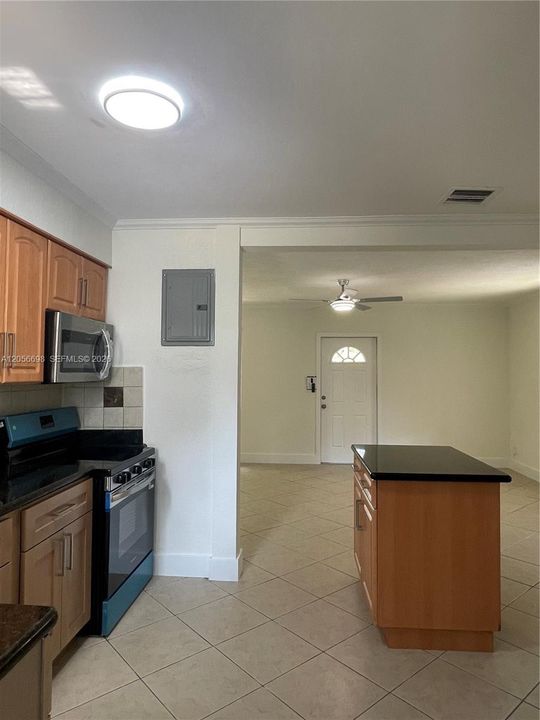 En Renta: $3,250 (3 camas, 2 baños, 1105 Pies cuadrados)