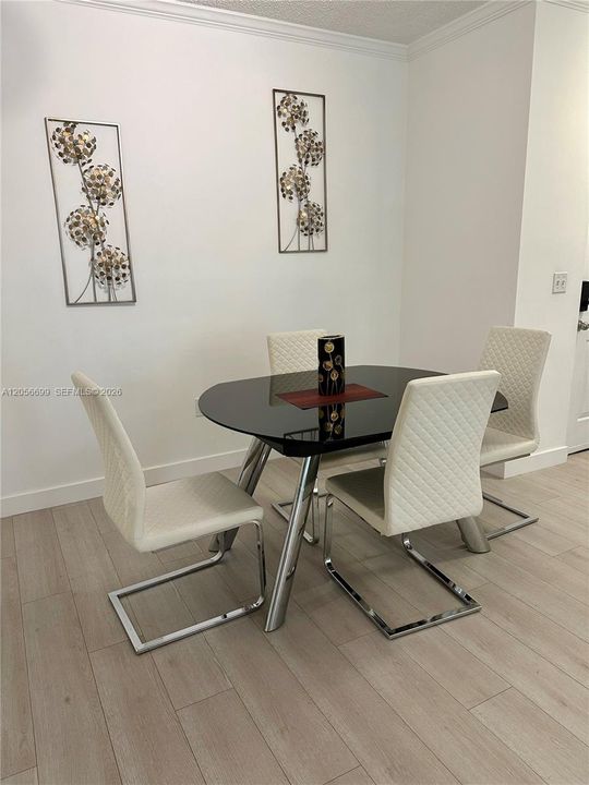 For Rent: $2,250 (1 beds, 1 baths, 715 Square Feet)