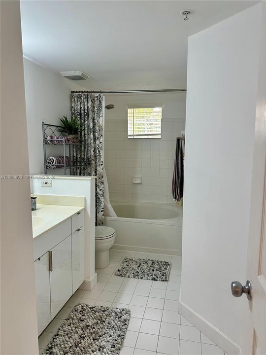 For Rent: $2,250 (1 beds, 1 baths, 715 Square Feet)