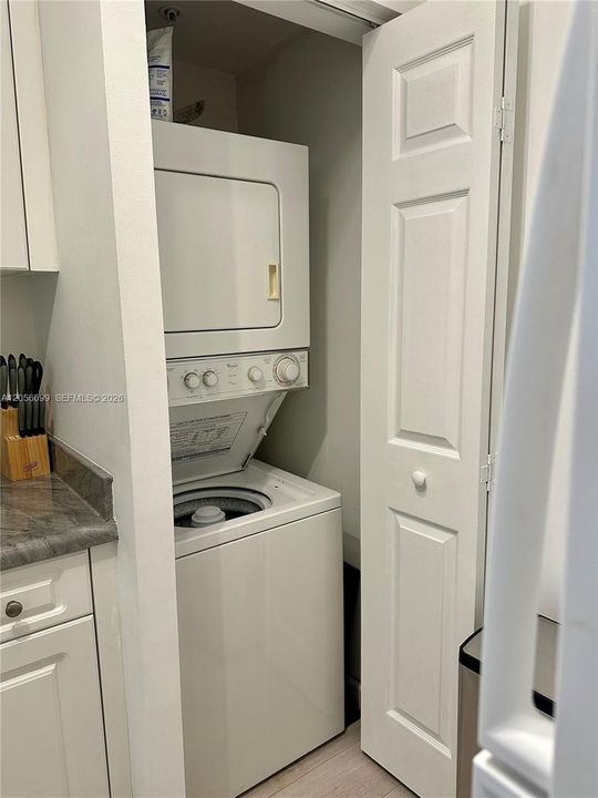 For Rent: $2,250 (1 beds, 1 baths, 715 Square Feet)