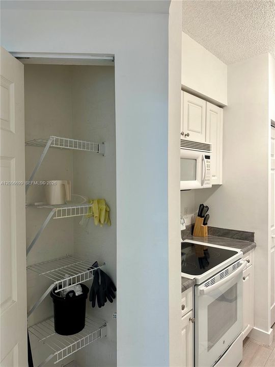 For Rent: $2,250 (1 beds, 1 baths, 715 Square Feet)