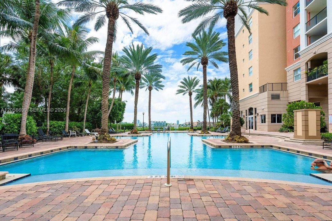 For Rent: $2,250 (1 beds, 1 baths, 715 Square Feet)