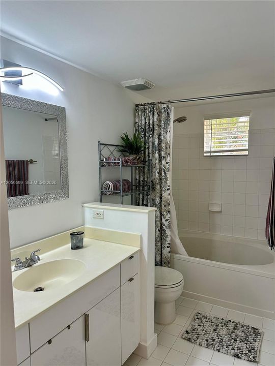 For Rent: $2,250 (1 beds, 1 baths, 715 Square Feet)