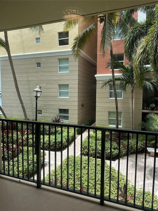 For Rent: $2,250 (1 beds, 1 baths, 715 Square Feet)