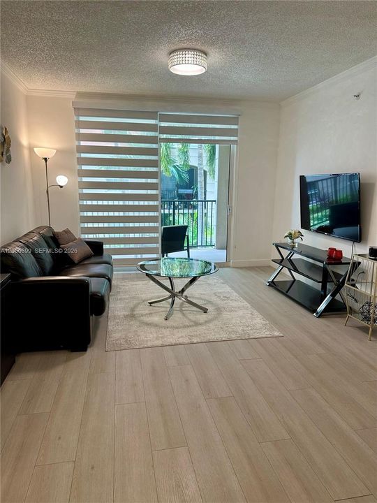 For Rent: $2,250 (1 beds, 1 baths, 715 Square Feet)