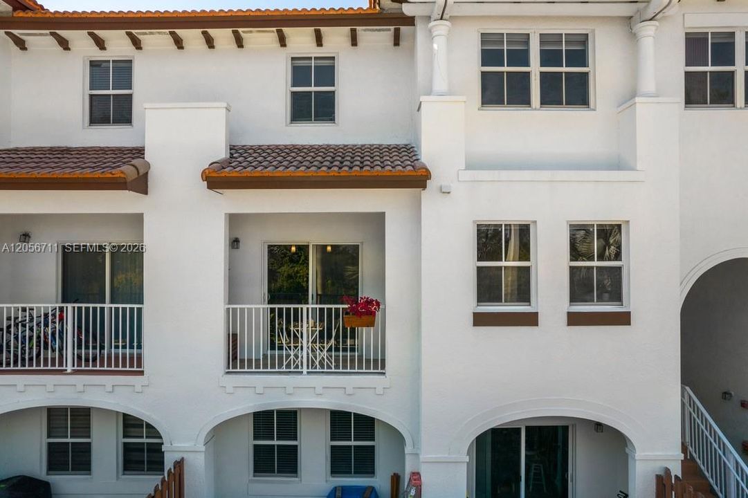 For Rent: $2,650 (2 beds, 2 baths, 1205 Square Feet)
