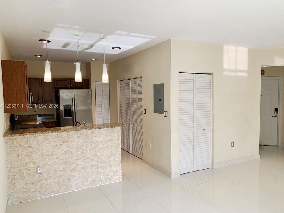 For Rent: $2,650 (2 beds, 2 baths, 1205 Square Feet)