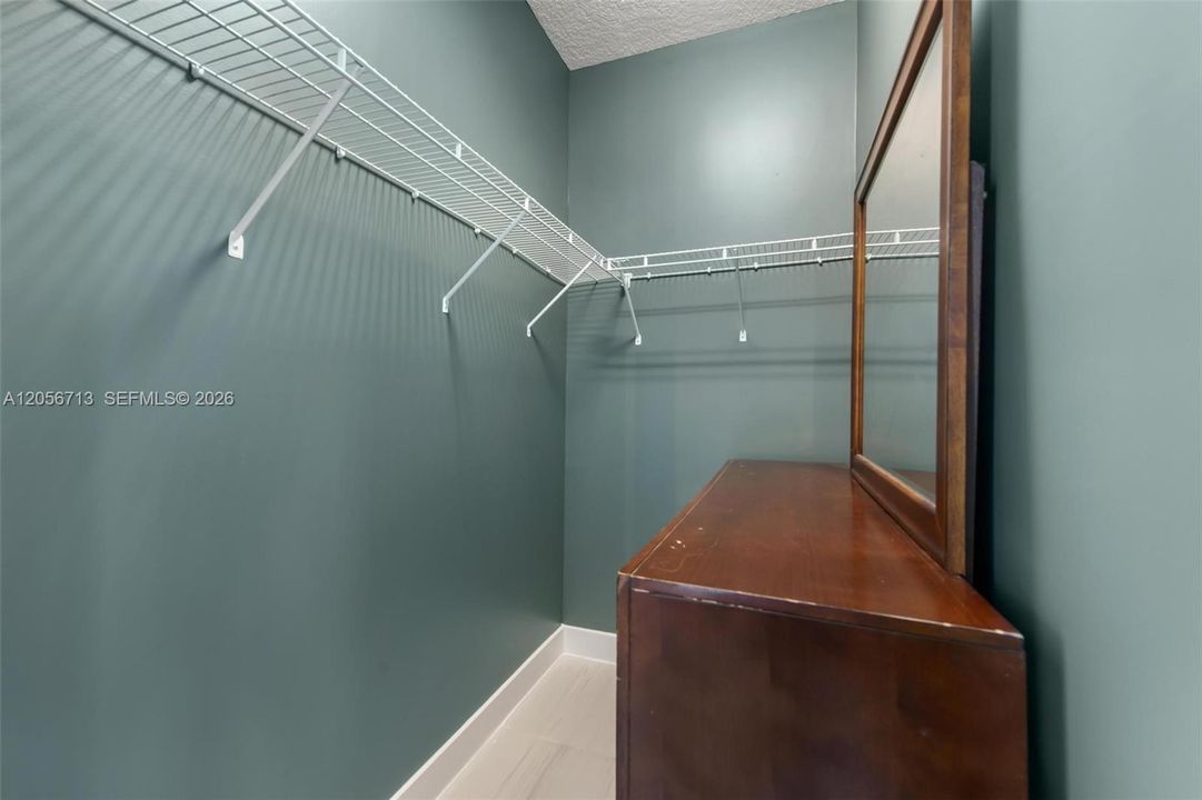 В аренду: $1,850 (0 спален, 1 ванн, 2379 Квадратных фут)