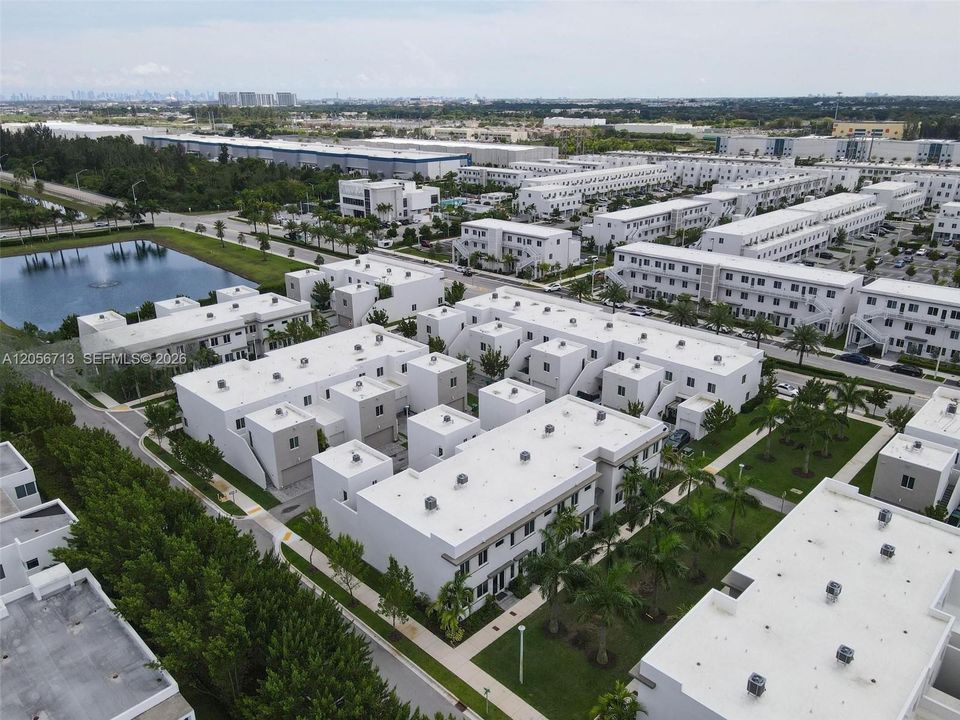 В аренду: $1,850 (0 спален, 1 ванн, 2379 Квадратных фут)