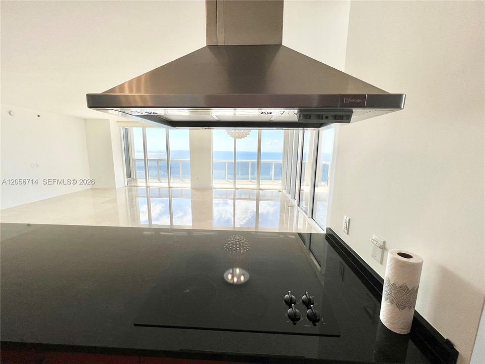 В аренду: $9,500 (3 спален, 3 ванн, 2078 Квадратных фут)