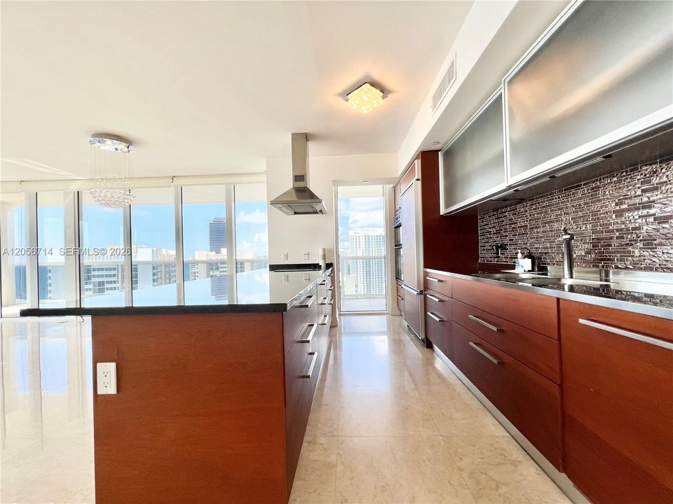 В аренду: $9,500 (3 спален, 3 ванн, 2078 Квадратных фут)