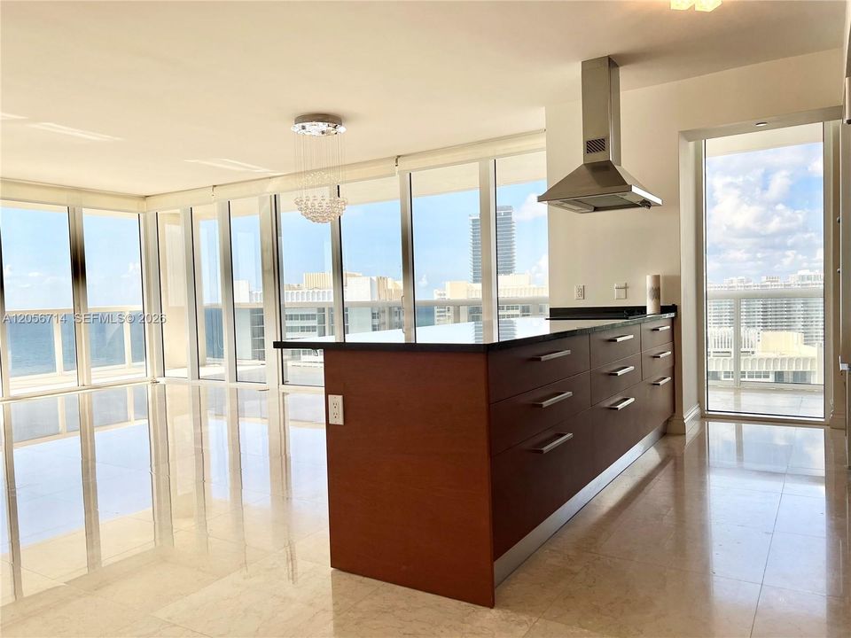В аренду: $9,500 (3 спален, 3 ванн, 2078 Квадратных фут)