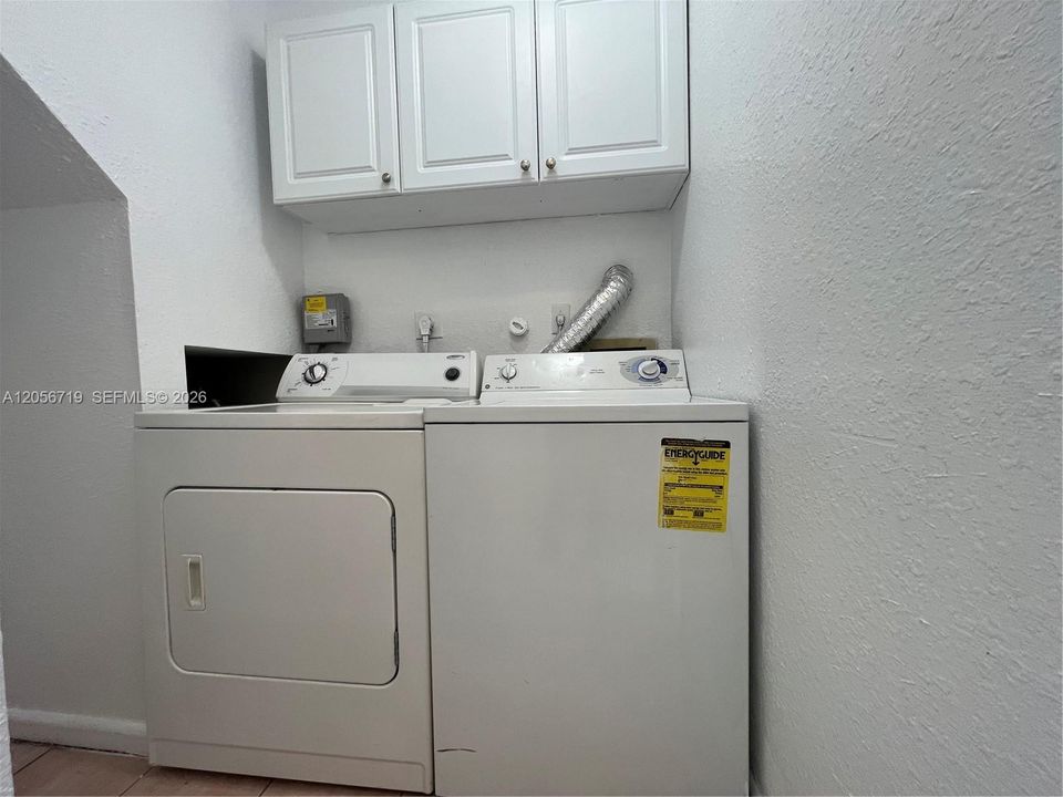 В аренду: $2,300 (2 спален, 2 ванн, 1228 Квадратных фут)