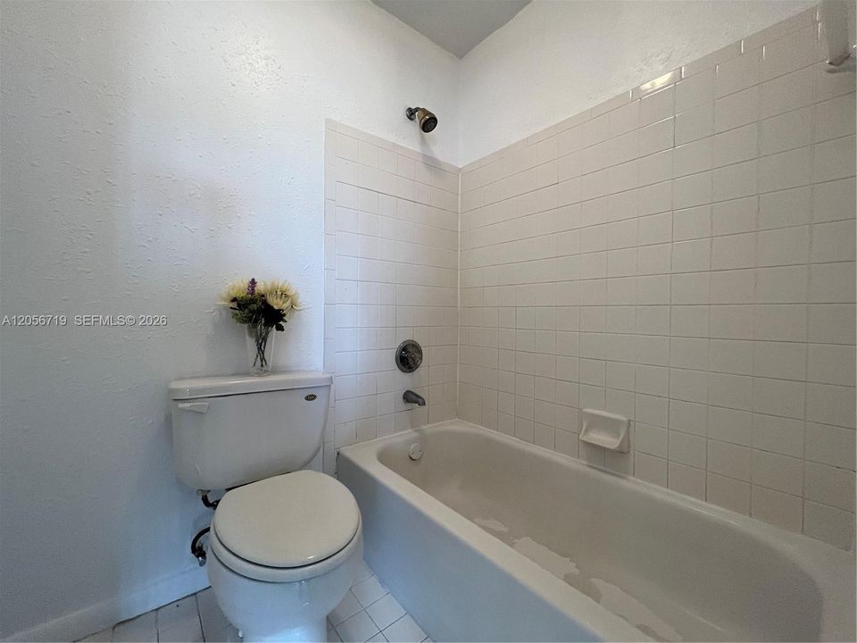 В аренду: $2,300 (2 спален, 2 ванн, 1228 Квадратных фут)