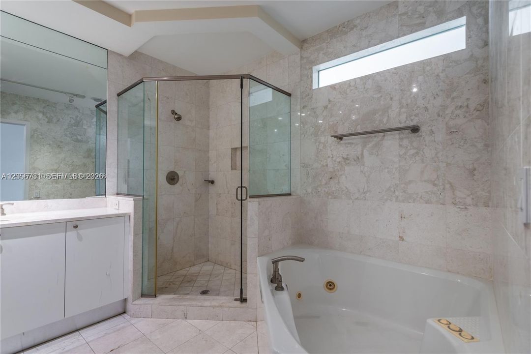 For Sale: $2,590,000 (3 beds, 3 baths, 2591 Square Feet)