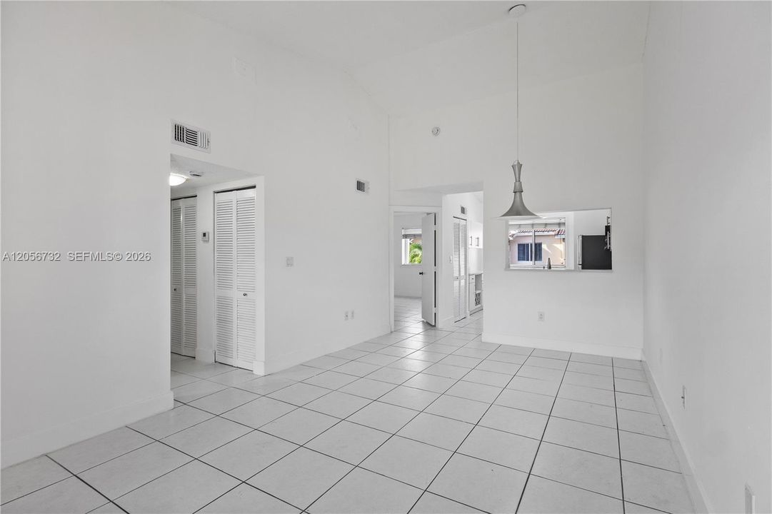 В аренду: $2,550 (2 спален, 2 ванн, 950 Квадратных фут)