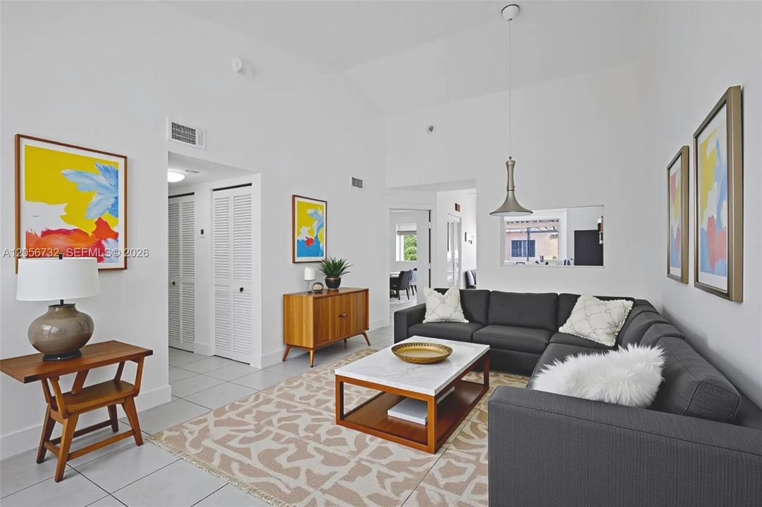 В аренду: $2,550 (2 спален, 2 ванн, 950 Квадратных фут)