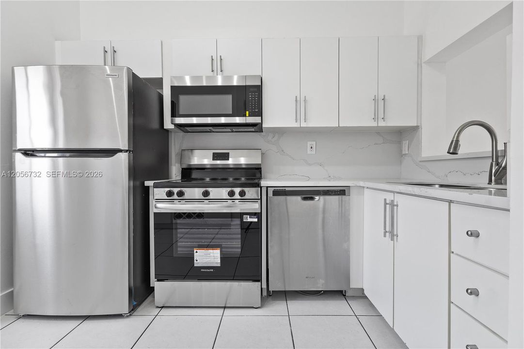 В аренду: $2,550 (2 спален, 2 ванн, 950 Квадратных фут)