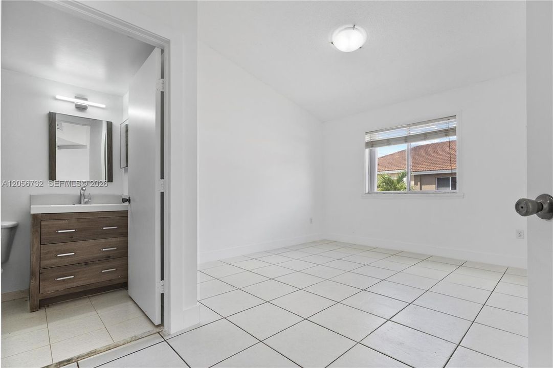 В аренду: $2,550 (2 спален, 2 ванн, 950 Квадратных фут)