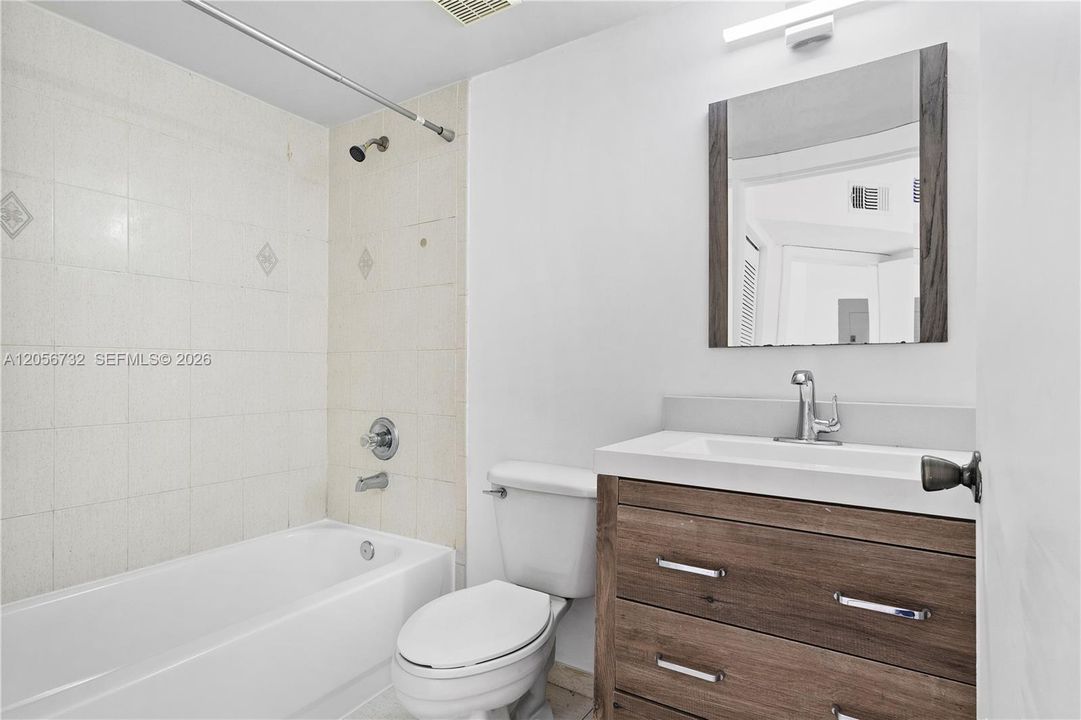 В аренду: $2,550 (2 спален, 2 ванн, 950 Квадратных фут)