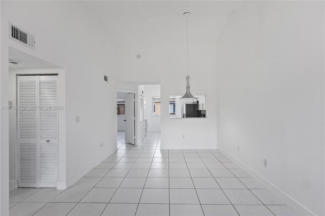 В аренду: $2,550 (2 спален, 2 ванн, 950 Квадратных фут)