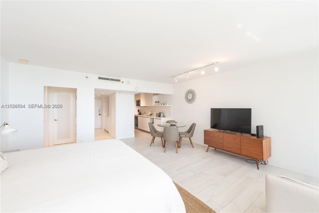 For Rent: $4,400 (0 beds, 1 baths, 525 Square Feet)