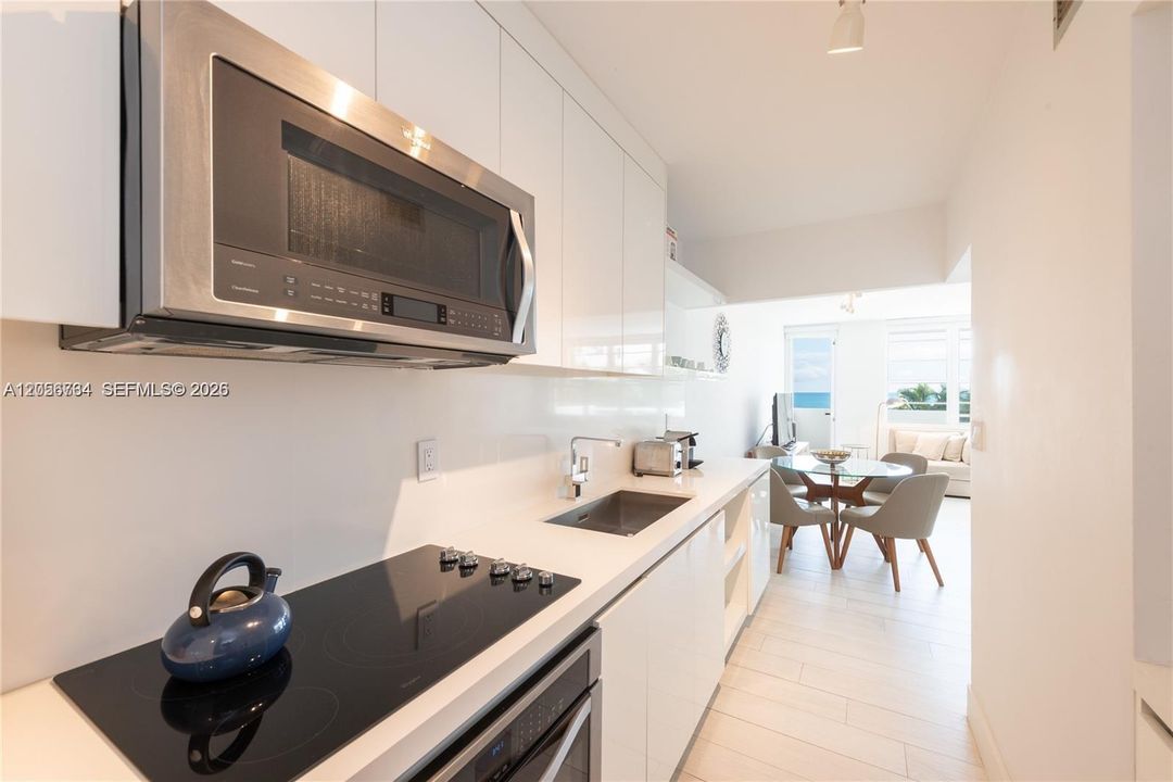 For Rent: $4,400 (0 beds, 1 baths, 525 Square Feet)