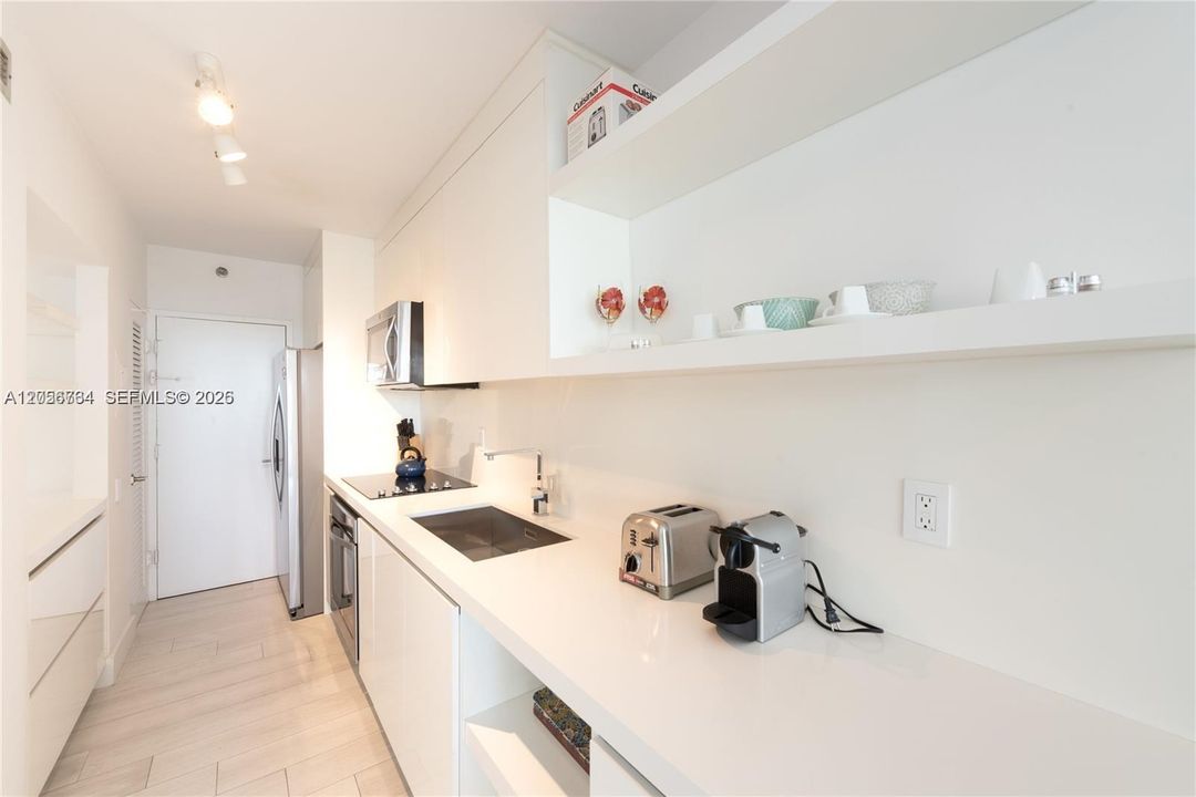 For Rent: $4,400 (0 beds, 1 baths, 525 Square Feet)