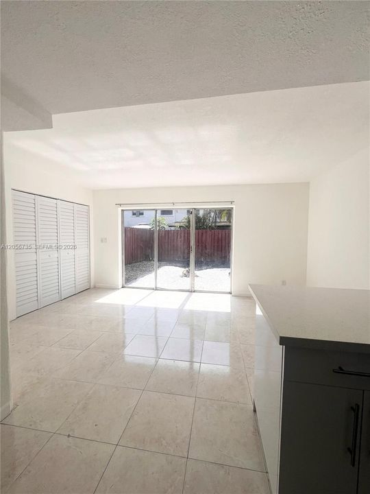 В аренду: $3,500 (4 спален, 2 ванн, 1290 Квадратных фут)