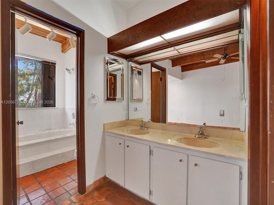 En Venta: $775,000 (2 camas, 2 baños, 1552 Pies cuadrados)