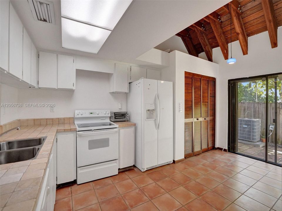 En Venta: $775,000 (2 camas, 2 baños, 1552 Pies cuadrados)