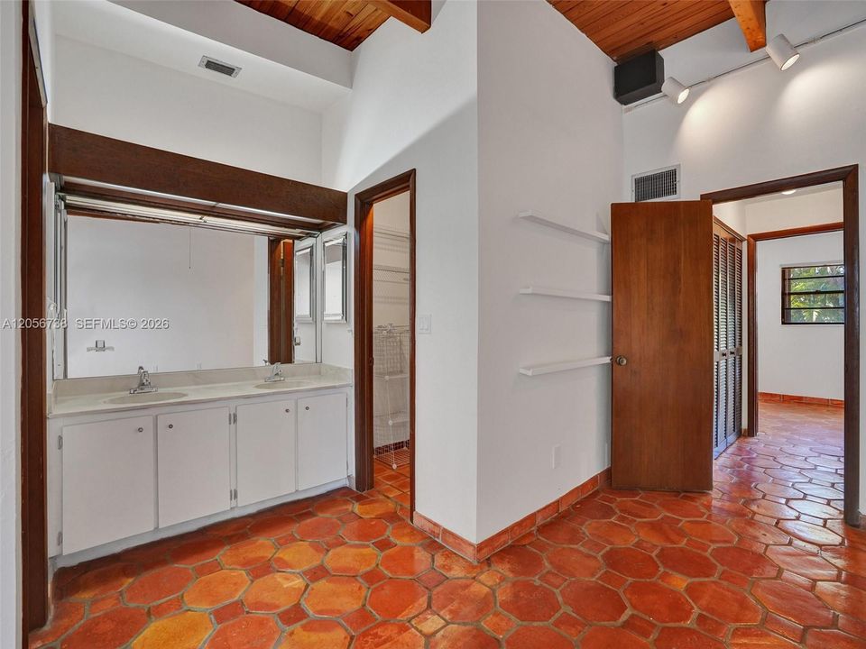 En Venta: $775,000 (2 camas, 2 baños, 1552 Pies cuadrados)